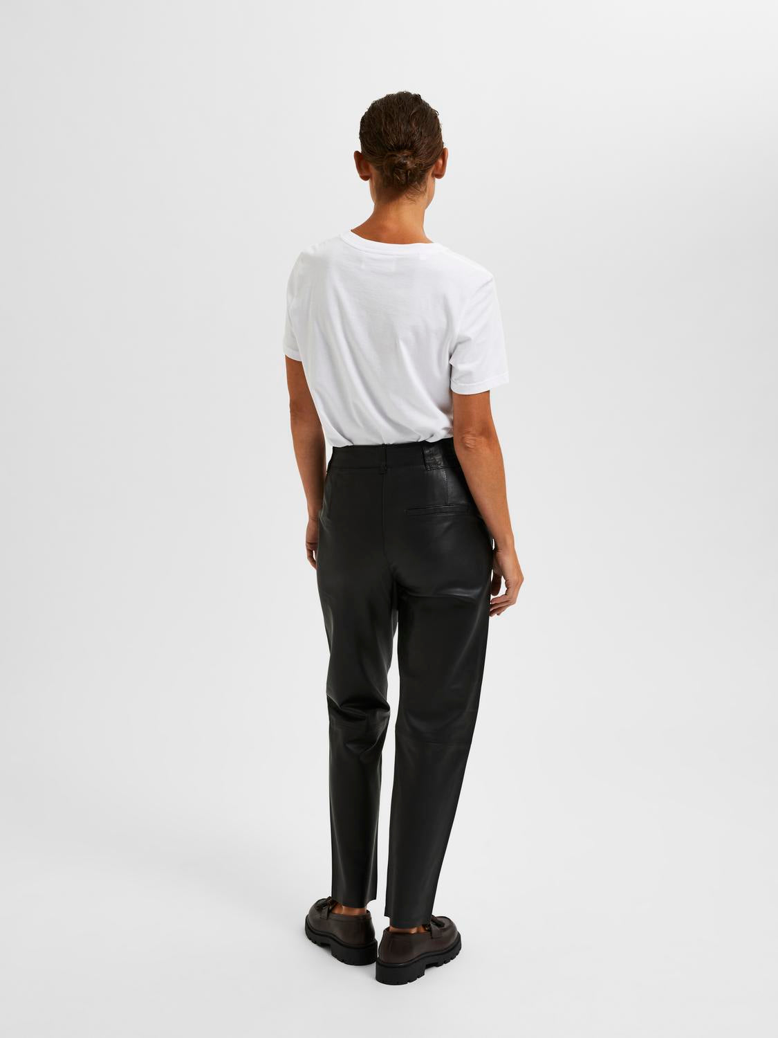 model_shot-back